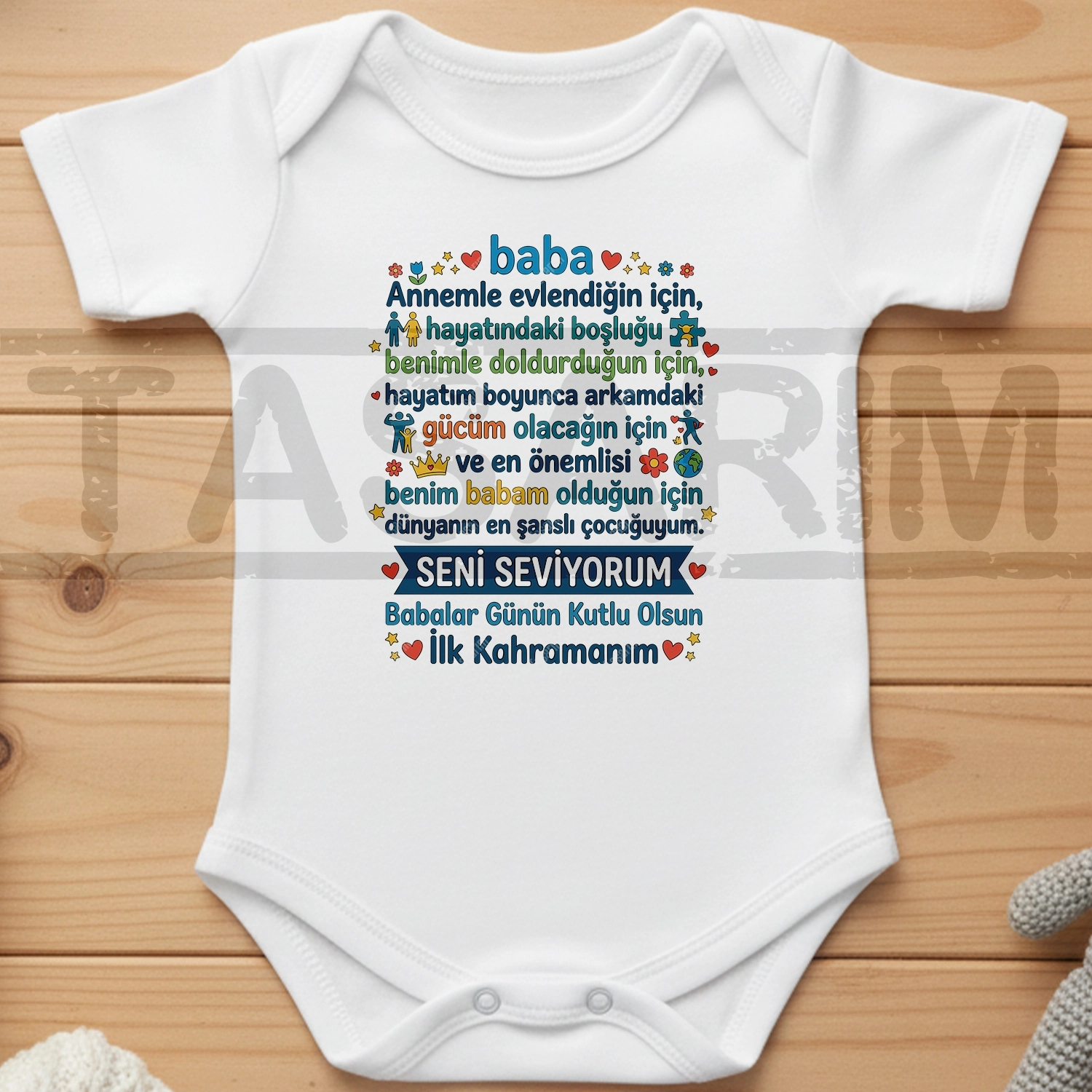 Baba Annemle Evlendiğin İçin, Hayatındaki Boşluğu Benimle Doldurduğun İçin Hayatım Boyunca Arkamdaki Gücüm Olacağın İçin ve En Önemlisi Benim Babam Olduğun İçin Dünyanın En Şanslı Çocuğuyum Seni Seviyorum Babalar Günün Kutlu Olsun - Bebek Body Zıbın