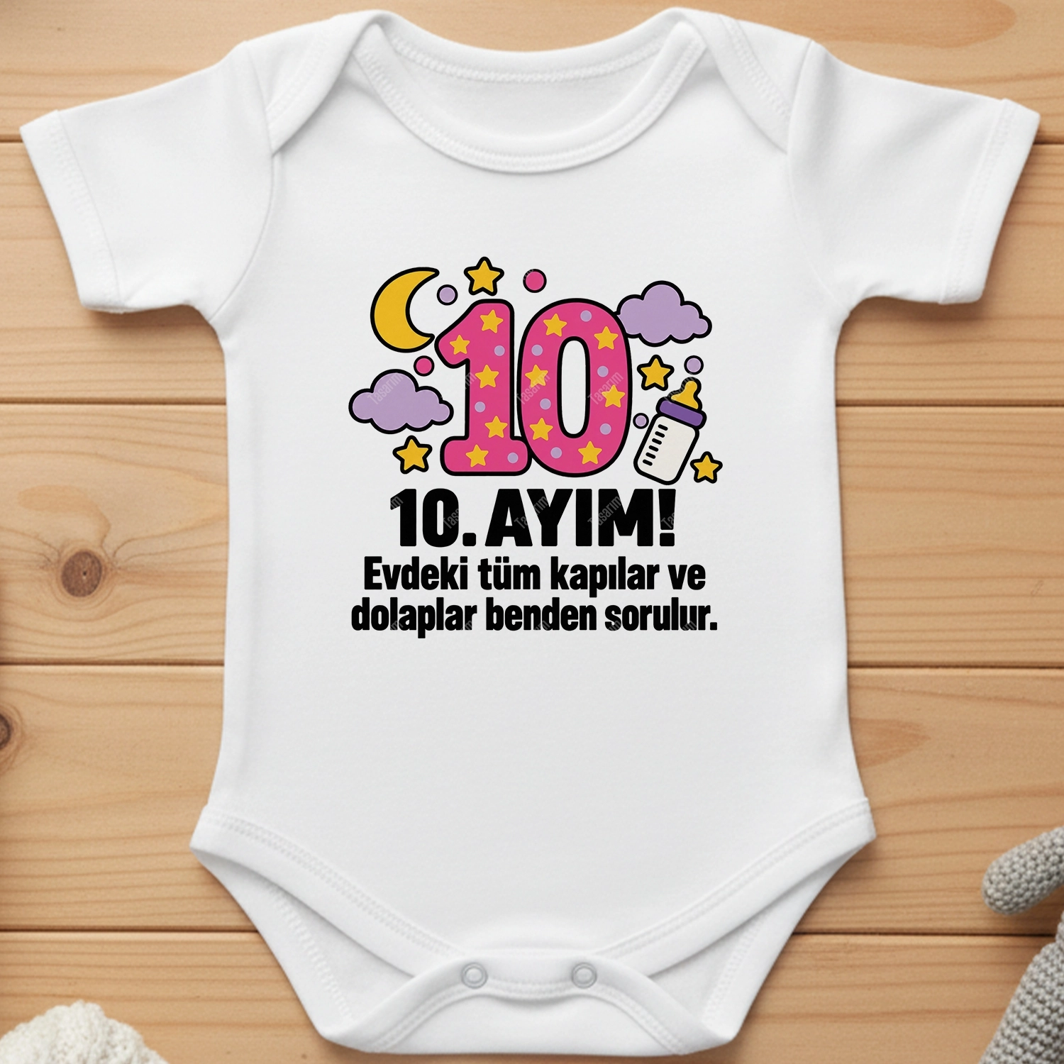 10. Aylık - Evdeki Tüm Kapılar Ve Dolaplar Benden Sorulur - Bebek Body Zıbın