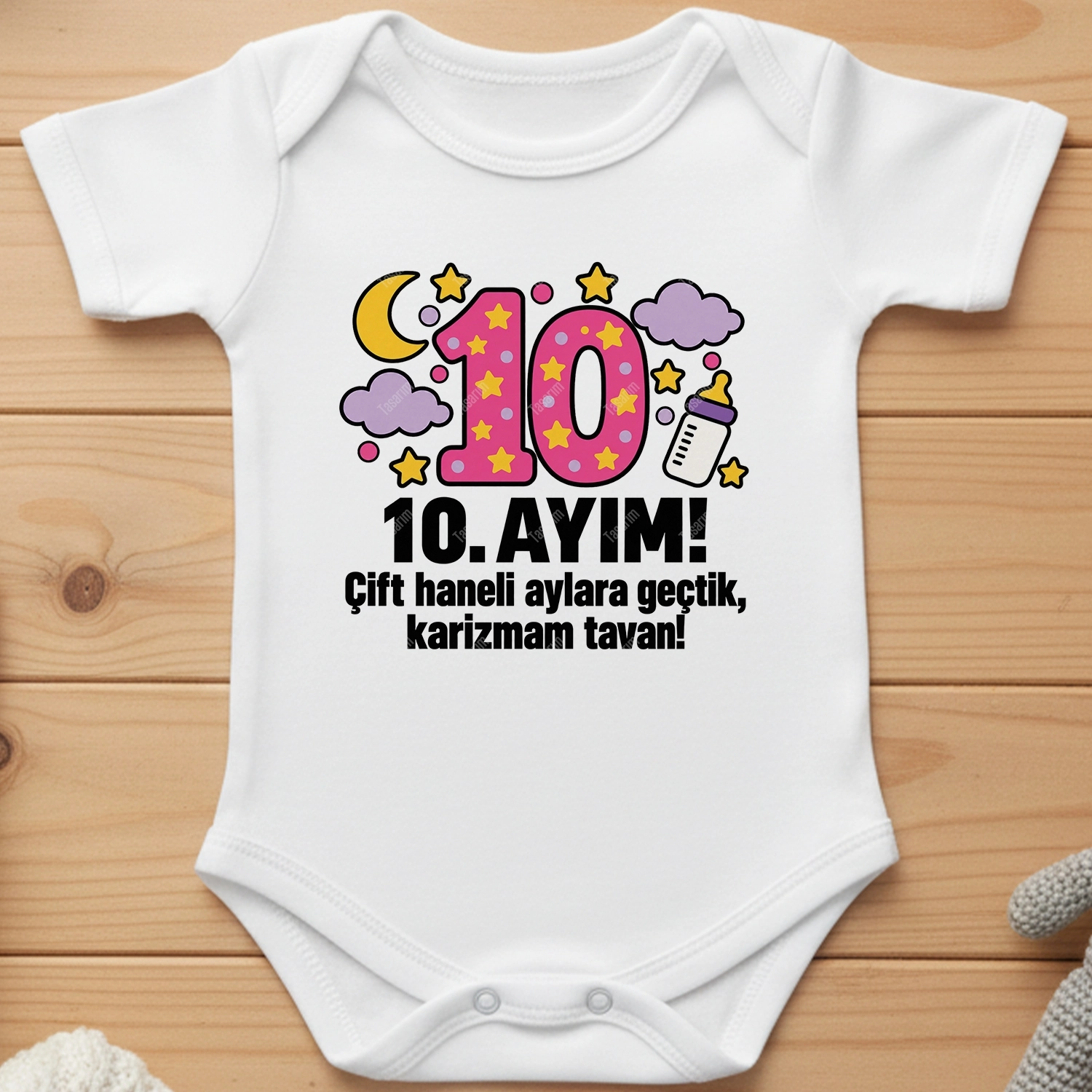 10. Aylık - Çift Haneli Aylara Geçtik Karizmam Tavan - Bebek Body Zıbın